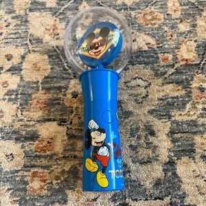 ***PLANNING A DISNEY TRIP*** NWOT Mickey Mouse glow stick spinner